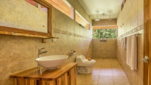 CR Drake Bay Bathroom