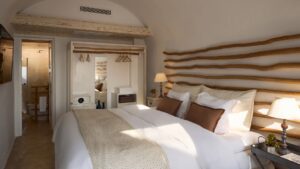 GR Iconic Honeymoon Suite Layer Bed
