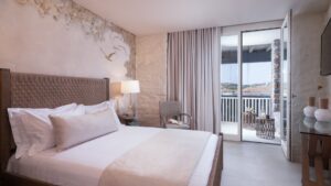 GR Ydor Double Bed Oasis Suite